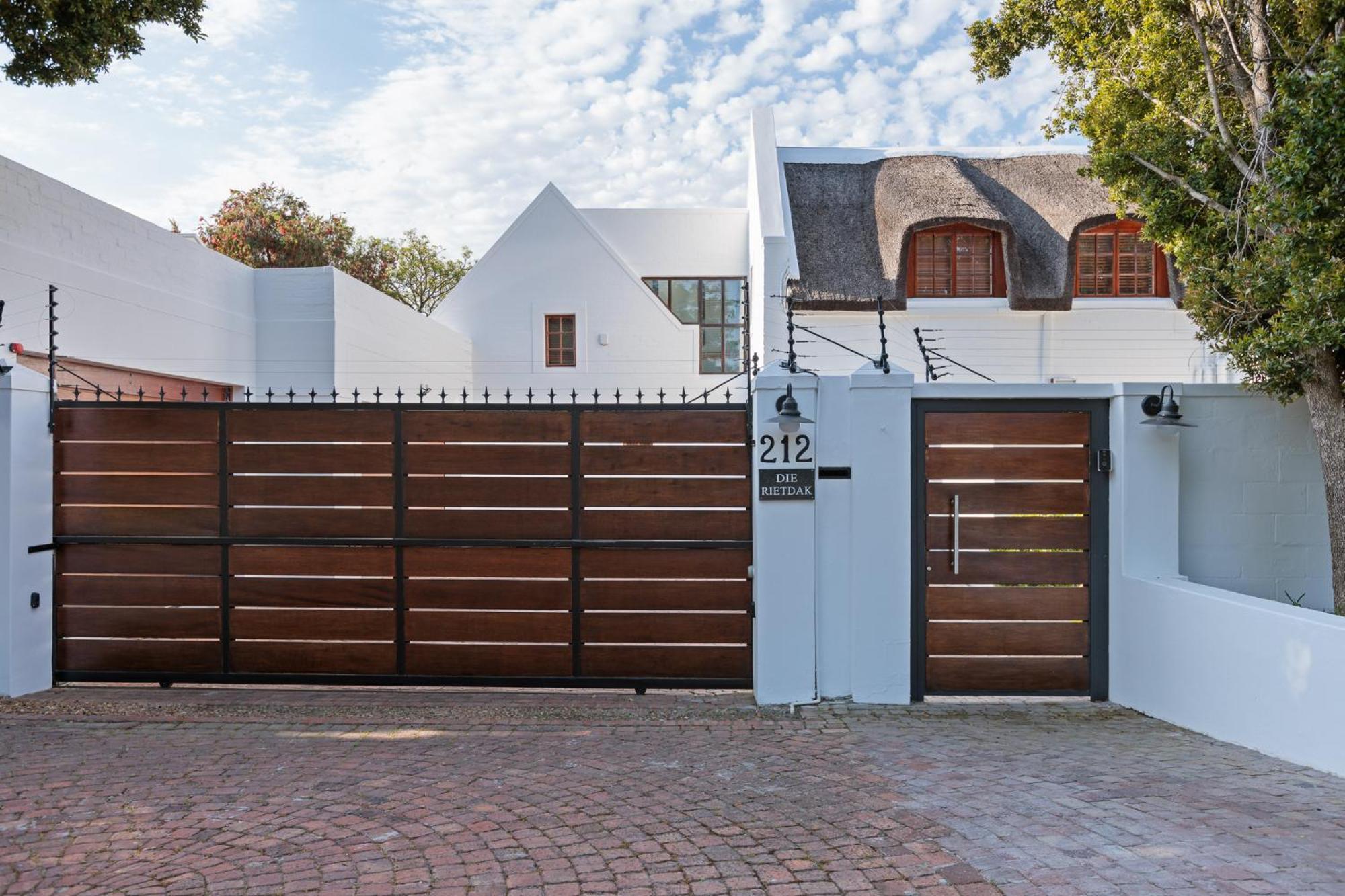 Die Rietdak - Reetdachhaus Mit Vier Schlafzimmern Ciudad del Cabo Exterior foto